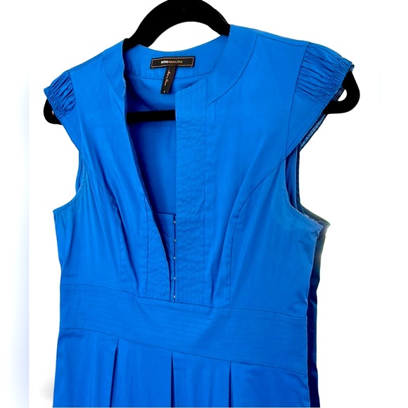 BCBG🦋 MAXAZRIA VIBRANT BLUE DRESS🦋SIZE SMALL DEEP KEYHOLE NECKLINE AND POCKETS - Picture 9 of 16
